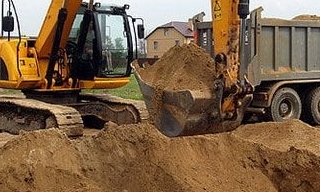 Выкопать яму экскаватором в Саяногорске от 931 руб. - 2Землекопа-Снг